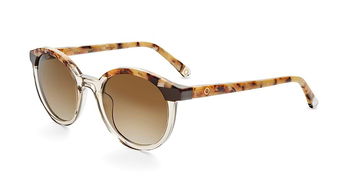 Das Bild zeigt die Sonnenbrille EIXAMPLE BEBR von der Marke Etnia Barcelona in beige transparent.